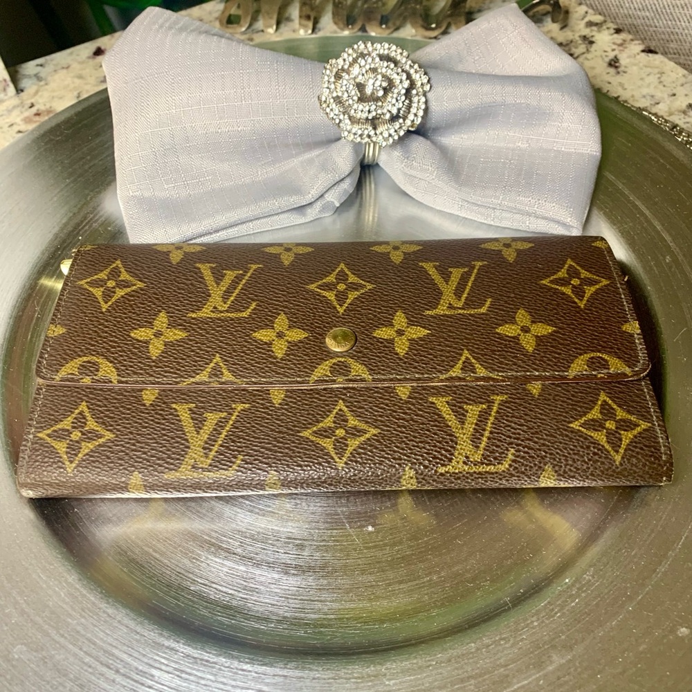 Louis Vuitton Monogram Sarah Wallet